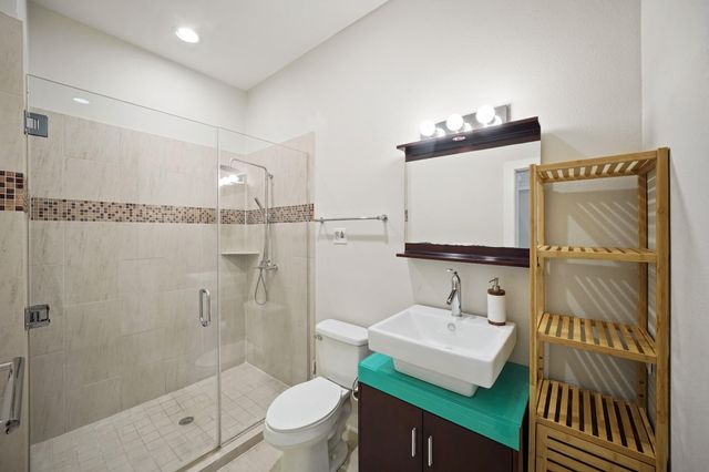 806 Jackson Hill Street 302, Houston, TX 77007