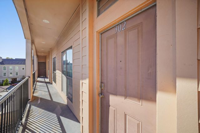 806 Jackson Hill Street 302, Houston, TX 77007