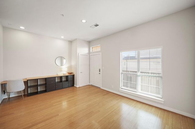 806 Jackson Hill Street 302, Houston, TX 77007