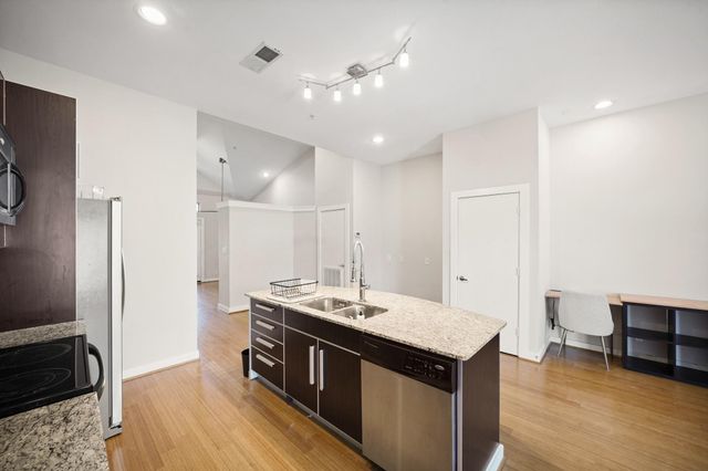 806 Jackson Hill Street 302, Houston, TX 77007