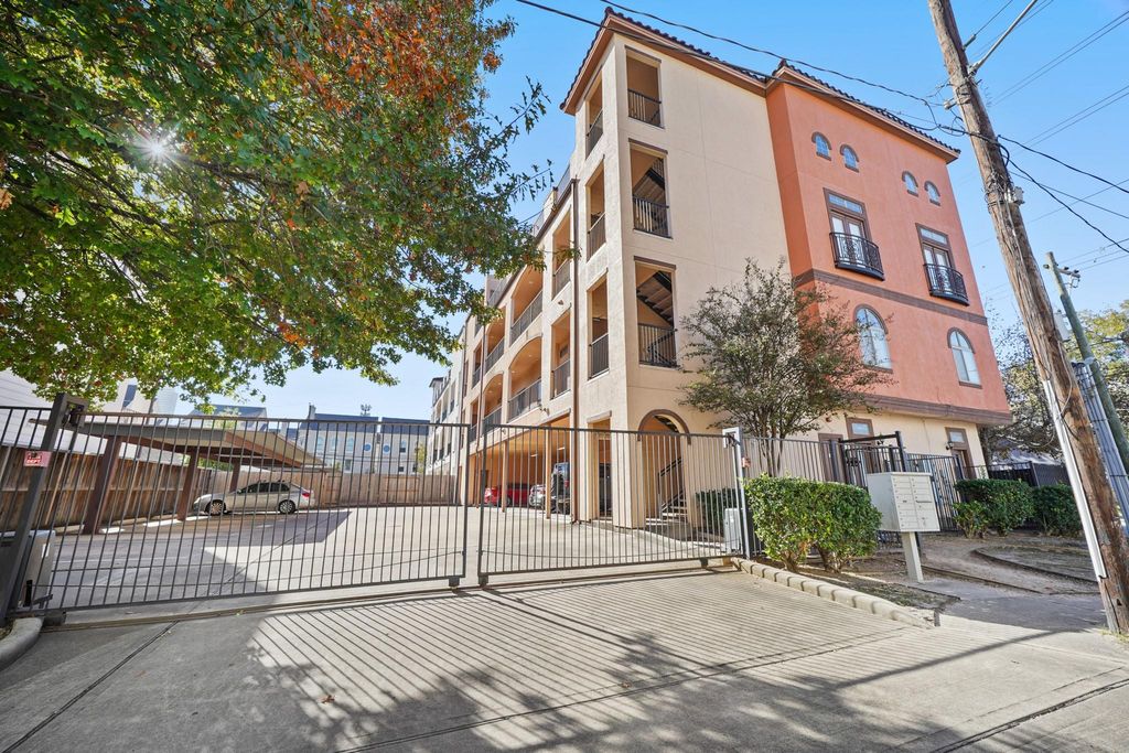 806 Jackson Hill Street 302, Houston, TX 77007