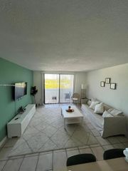 2345 NE 135th St 302, North Miami, FL 33181
