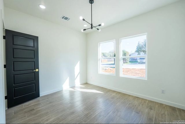 229 Colonial Ln, La Vernia, TX 78121