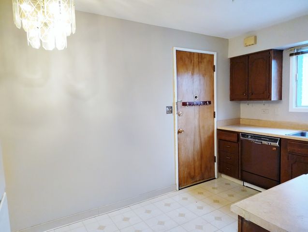 10116 Peach Parkway N110, Skokie, IL 60076