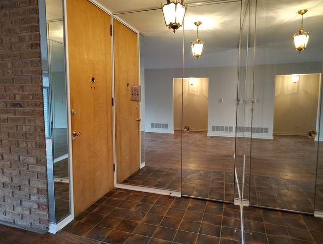 10116 Peach Parkway N110, Skokie, IL 60076