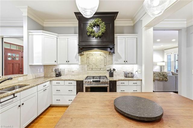 2105 Stone Ridge Place, Winston-salem, NC 27107