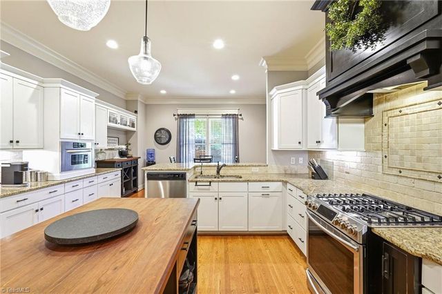 2105 Stone Ridge Place, Winston-salem, NC 27107