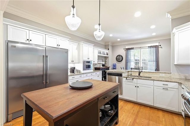 2105 Stone Ridge Place, Winston-salem, NC 27107