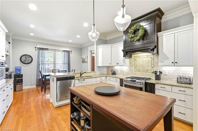 2105 Stone Ridge Place, Winston-salem, NC 27107