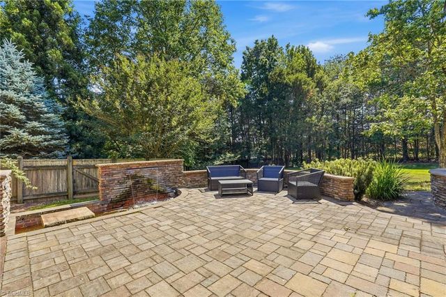 2105 Stone Ridge Place, Winston-salem, NC 27107
