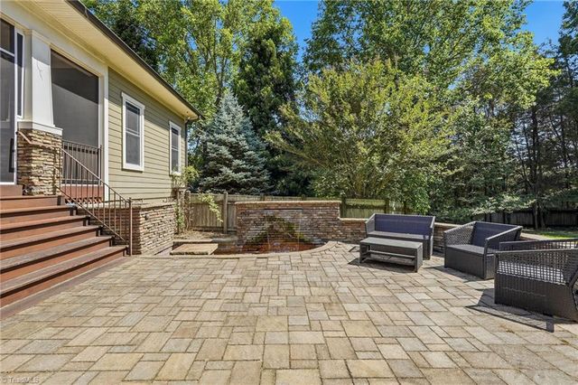 2105 Stone Ridge Place, Winston-salem, NC 27107