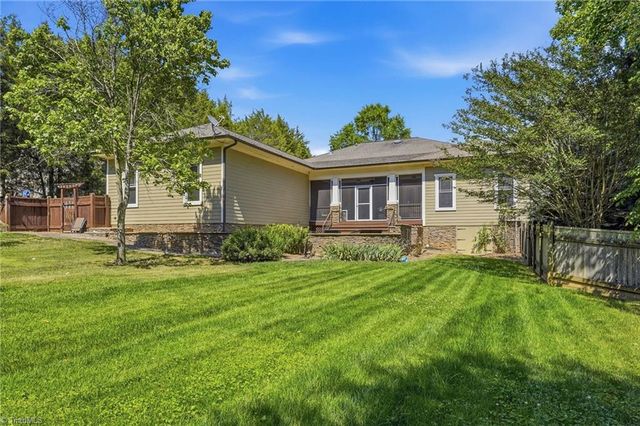 2105 Stone Ridge Place, Winston-salem, NC 27107