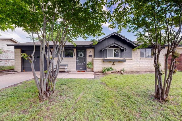 304 NW Summercrest Boulevard, Burleson, TX 76028