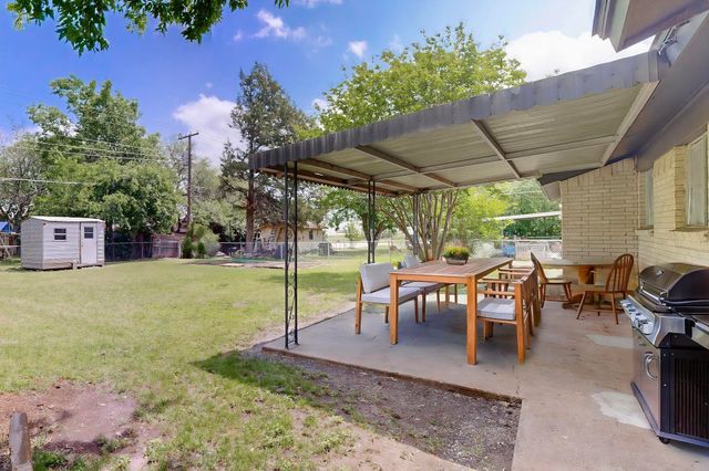 304 NW Summercrest Boulevard, Burleson, TX 76028