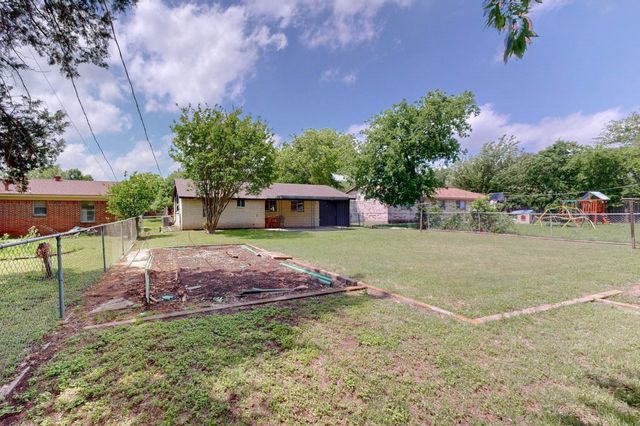 304 NW Summercrest Boulevard, Burleson, TX 76028