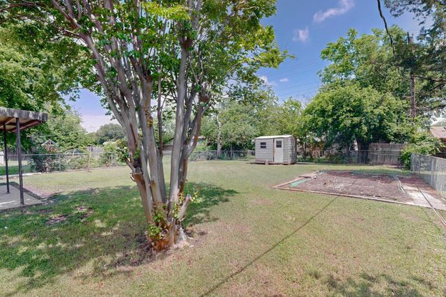 304 NW Summercrest Boulevard, Burleson, TX 76028