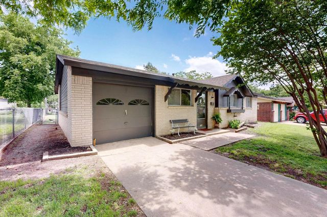 304 NW Summercrest Boulevard, Burleson, TX 76028