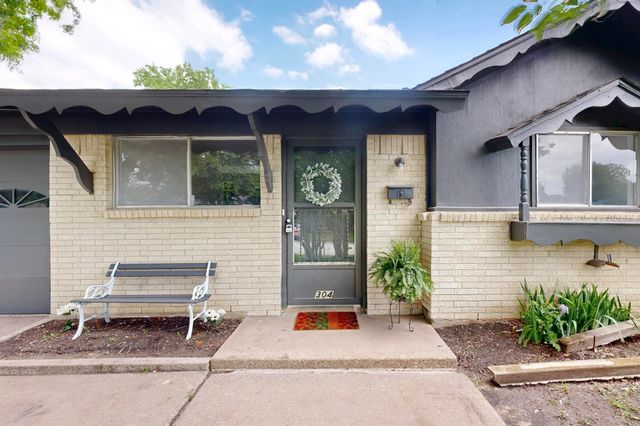 304 NW Summercrest Boulevard, Burleson, TX 76028