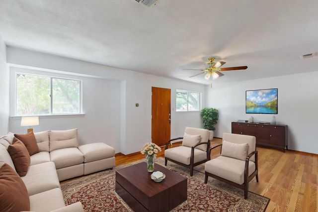 304 NW Summercrest Boulevard, Burleson, TX 76028