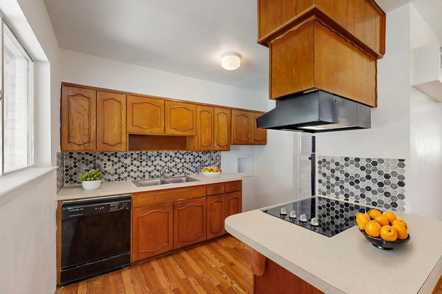 304 NW Summercrest Boulevard, Burleson, TX 76028