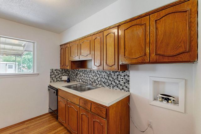 304 NW Summercrest Boulevard, Burleson, TX 76028