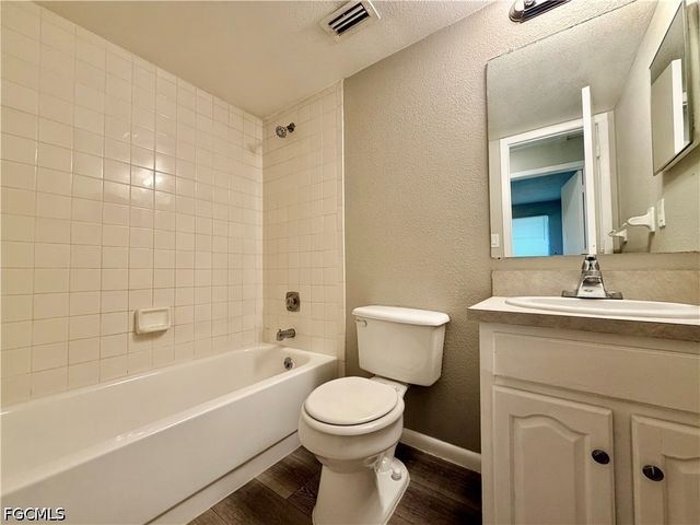 2332 SE 6th TER B, Cape Coral, FL 33990