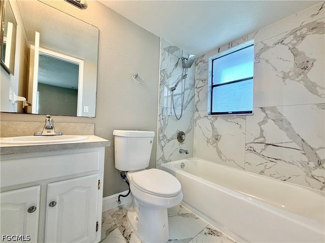 2332 SE 6th TER B, Cape Coral, FL 33990