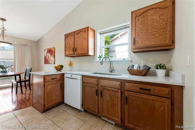 35533 Dove Trail 24, Westland, MI 48185