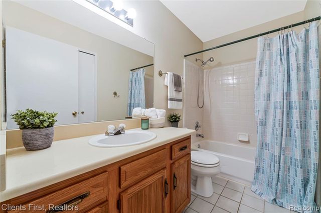 35533 Dove Trail 24, Westland, MI 48185