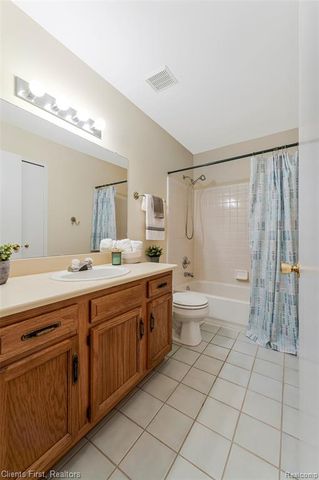 35533 Dove Trail 24, Westland, MI 48185