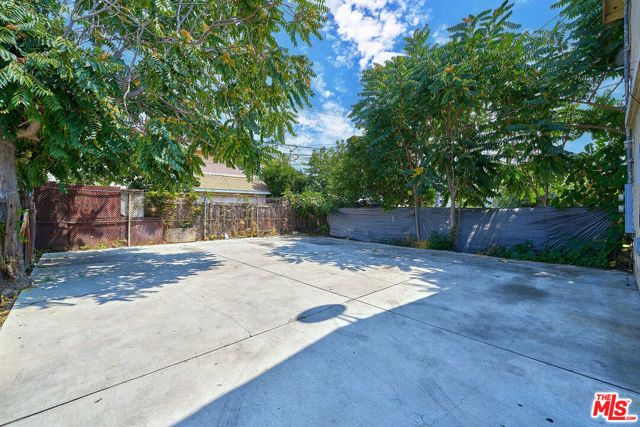 1247 E Vernon Avenue, Los Angeles, CA 90011