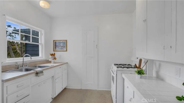 207 W Buffalo Avenue, Santa Ana, CA 92706