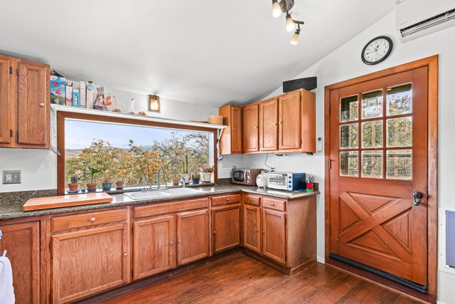 6536 Shadow Glen Drive, Eagle Point, OR 97524