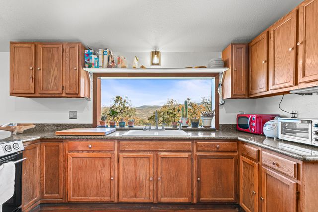 6536 Shadow Glen Drive, Eagle Point, OR 97524