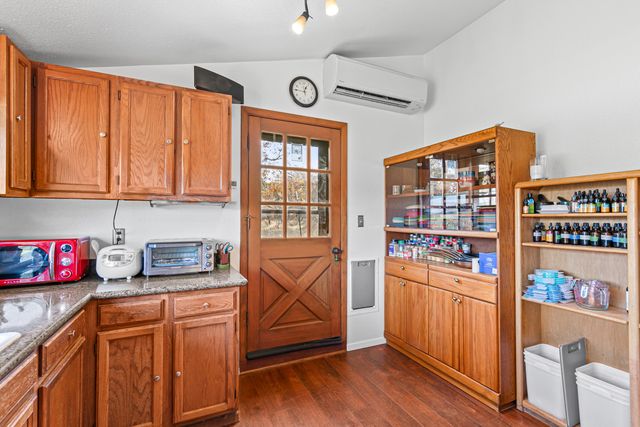 6536 Shadow Glen Drive, Eagle Point, OR 97524