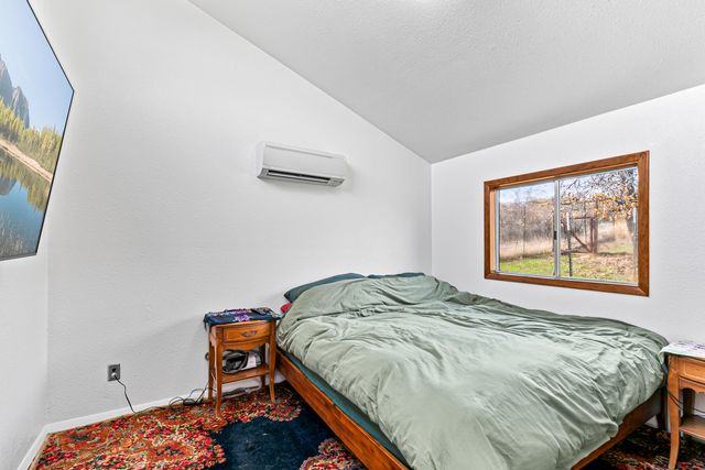 6536 Shadow Glen Drive, Eagle Point, OR 97524