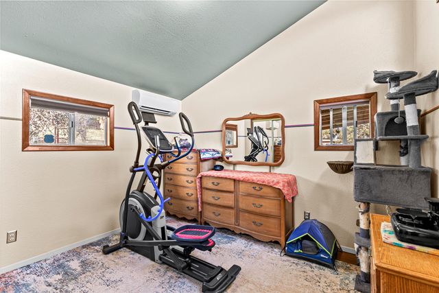 6536 Shadow Glen Drive, Eagle Point, OR 97524