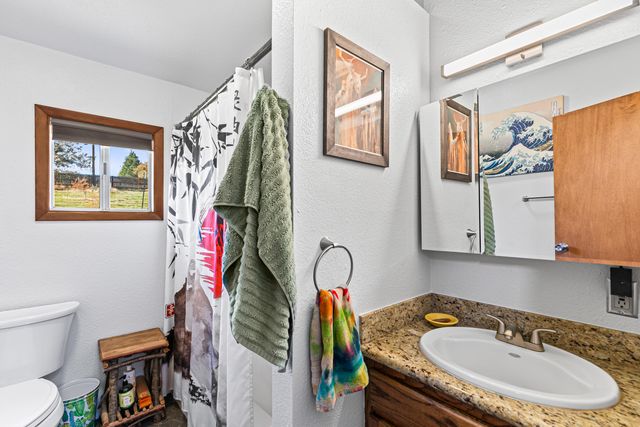 6536 Shadow Glen Drive, Eagle Point, OR 97524