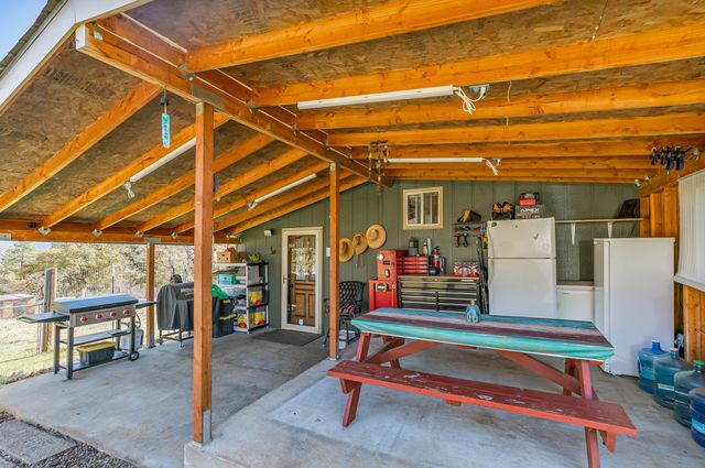 6536 Shadow Glen Drive, Eagle Point, OR 97524