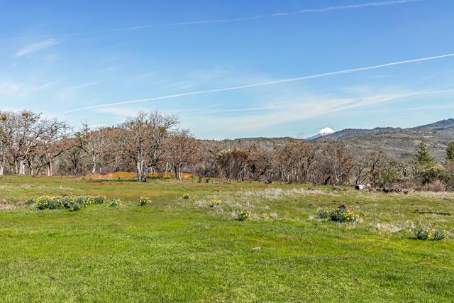 6536 Shadow Glen Drive, Eagle Point, OR 97524