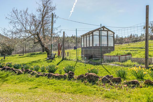 6536 Shadow Glen Drive, Eagle Point, OR 97524