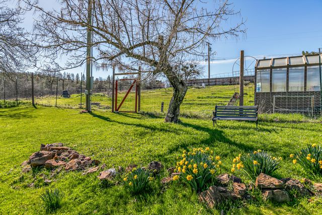 6536 Shadow Glen Drive, Eagle Point, OR 97524