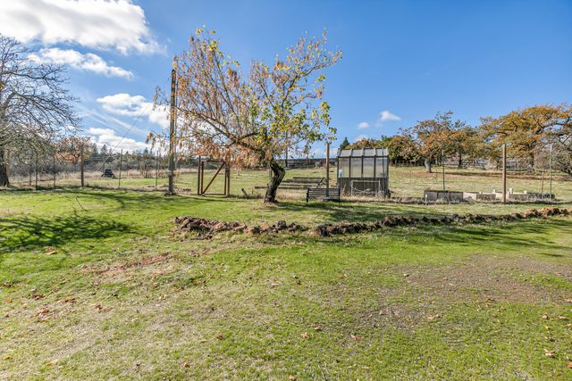 6536 Shadow Glen Drive, Eagle Point, OR 97524