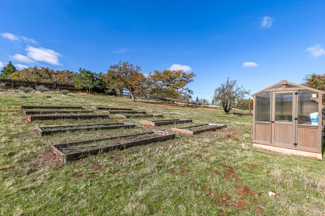 6536 Shadow Glen Drive, Eagle Point, OR 97524