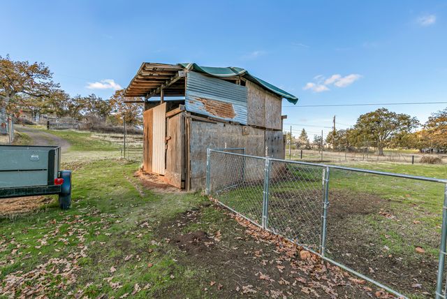 6536 Shadow Glen Drive, Eagle Point, OR 97524