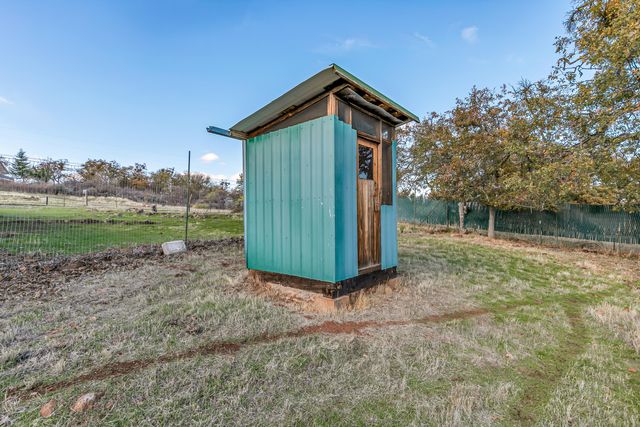 6536 Shadow Glen Drive, Eagle Point, OR 97524