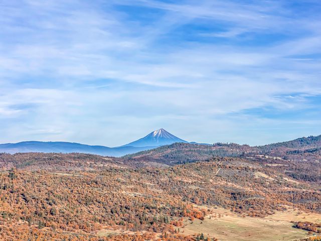 6536 Shadow Glen Drive, Eagle Point, OR 97524