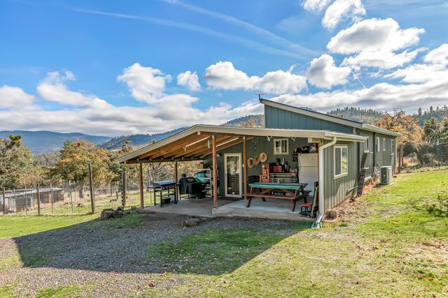 6536 Shadow Glen Drive, Eagle Point, OR 97524