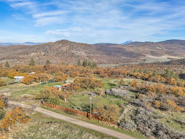 6536 Shadow Glen Drive, Eagle Point, OR 97524