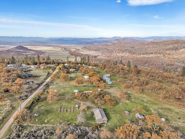 6536 Shadow Glen Drive, Eagle Point, OR 97524